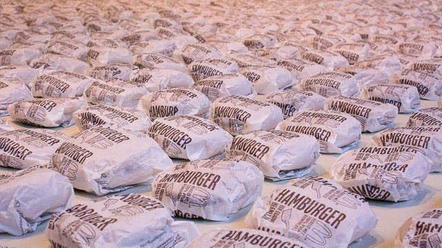Casper Braat kocht 1000 hamburgers omdat het kunst is