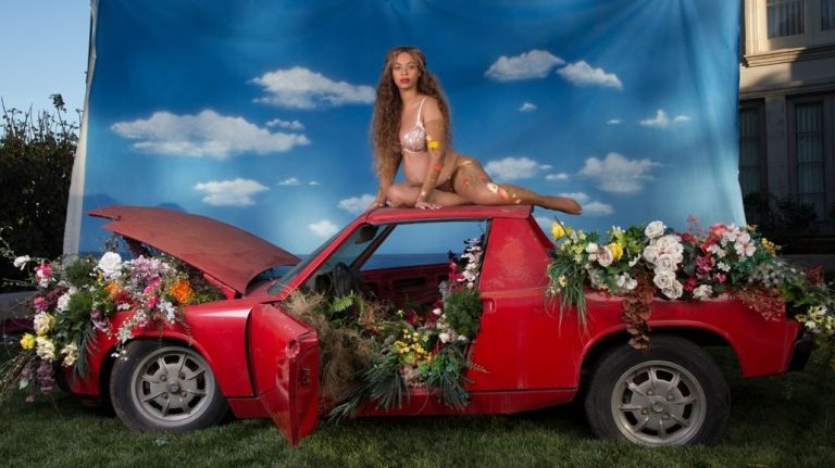 The Contemporary Artist Behind Beyonce&#39;s Pregnancy Photos